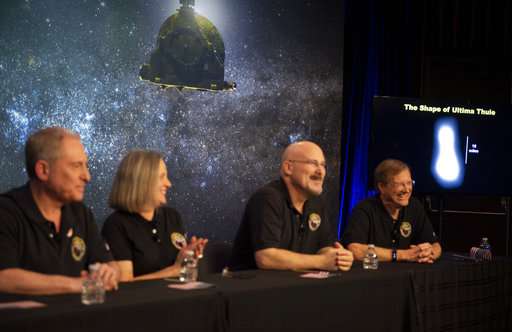 Spacecraft opens new year with flyby on solar system's edge (Update)