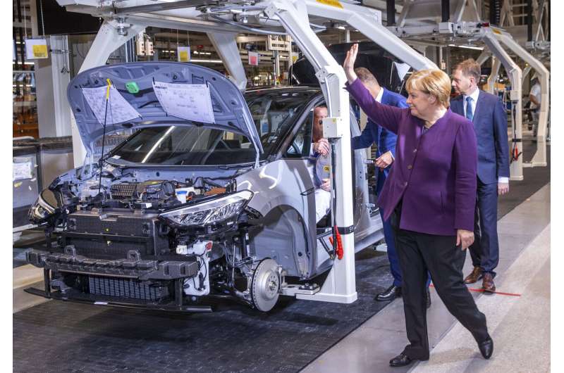 German government extends incentives for electric car buyers