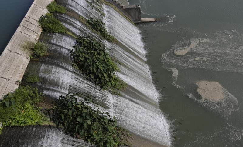 Aging US dams pose risk to thousands