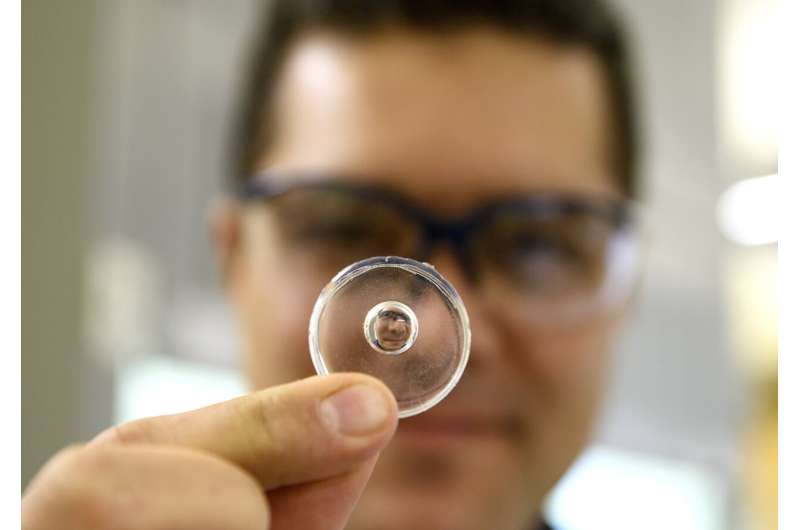 Researchers develop new lens manufacturing technique