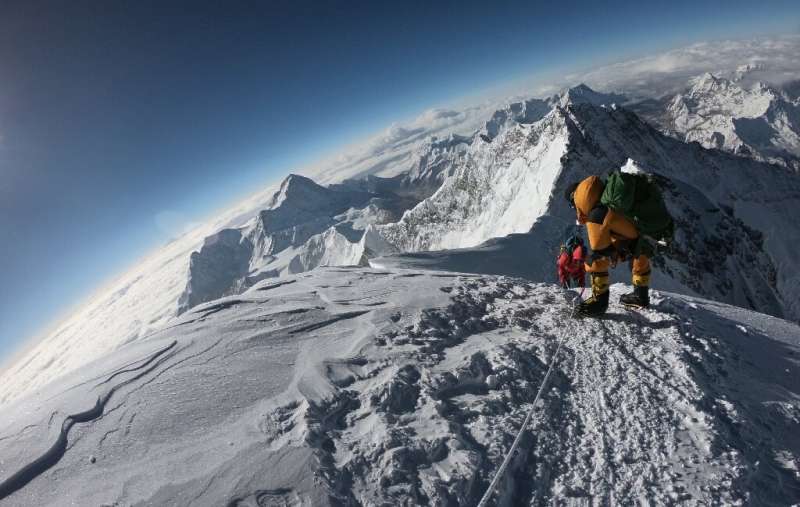 A short weather window  resulted in fatal bottlenecks to Everest's peak in 2019
