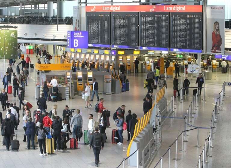 A software glitch has lead to scores of flights to and from Frankfurt airport being cancelled