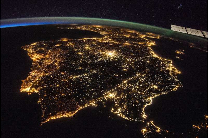 Astronauts and citizens team up against light pollution