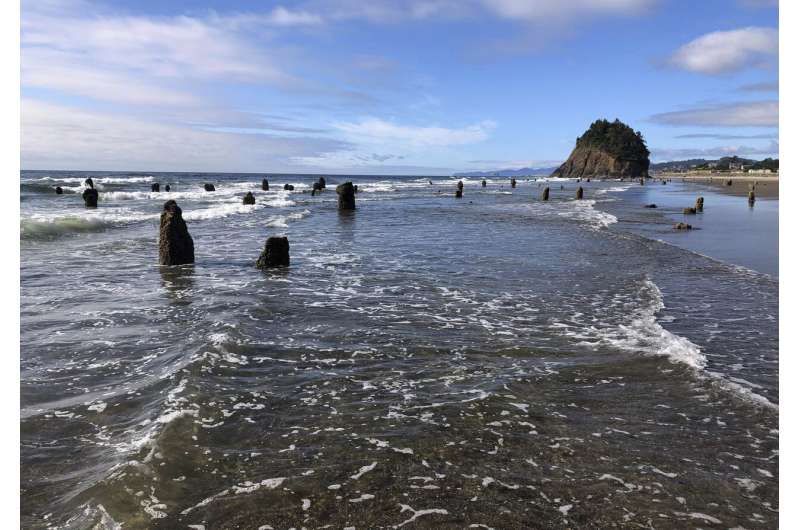 Critics blast Oregon repeal of tsunami-zone building ban