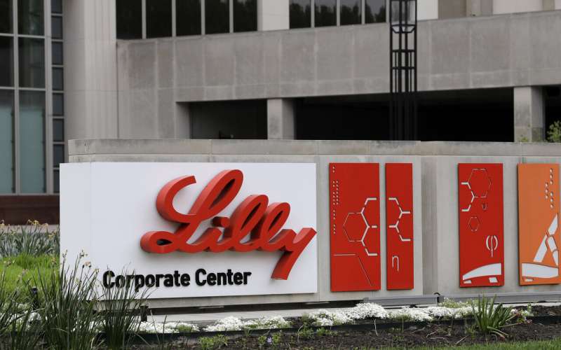 Drugmaker Eli Lilly tops 2Q expectations, raises forecast