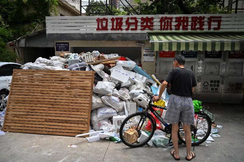 Every day, Shanghai produces around 26,000 tonnes of garbage –- equal in weight to the Statue of Liberty