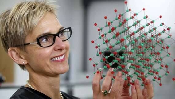Experts develop nanolasers on silicon
