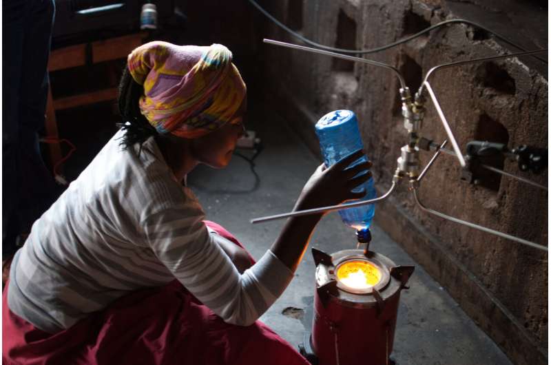 Field study finds pellet-fed stoves cut air pollutant emissions 90%