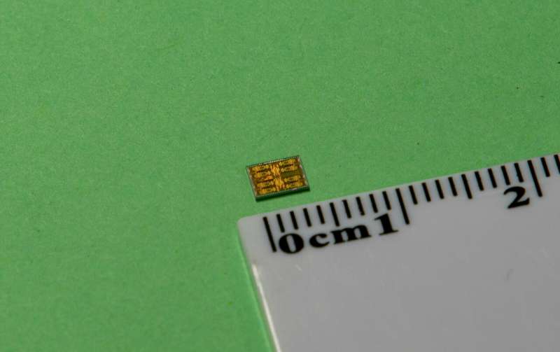 Gearing up for 5G: A miniature, low-cost transceiver for fast, reliable communications