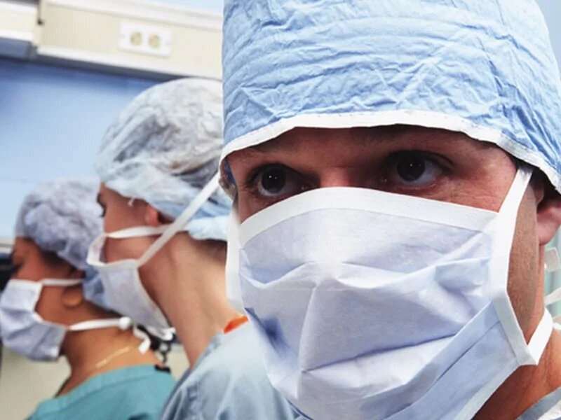 High-risk surgical patients benefit from teaching hospitals