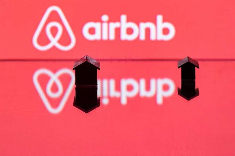 Home-sharing platform Airbnb has been charged with violating French laws regulating the activities of real estate agents