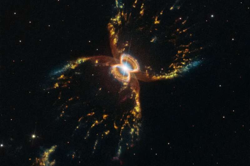 Hubble celebrates its 29th birthday with unrivaled view of the Southern Crab Nebula