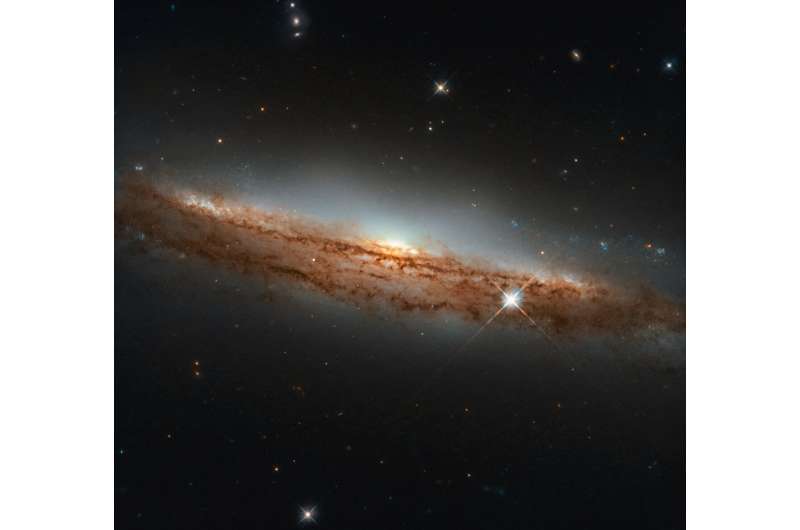 Hubble snaps spiral's profile