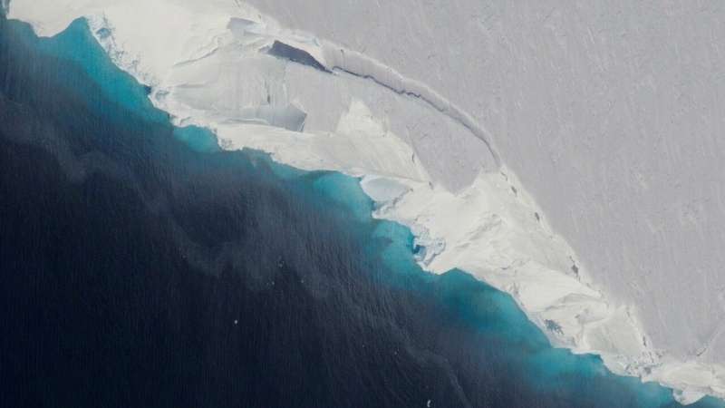 Huge cavity in Antarctic glacier signals rapid decay