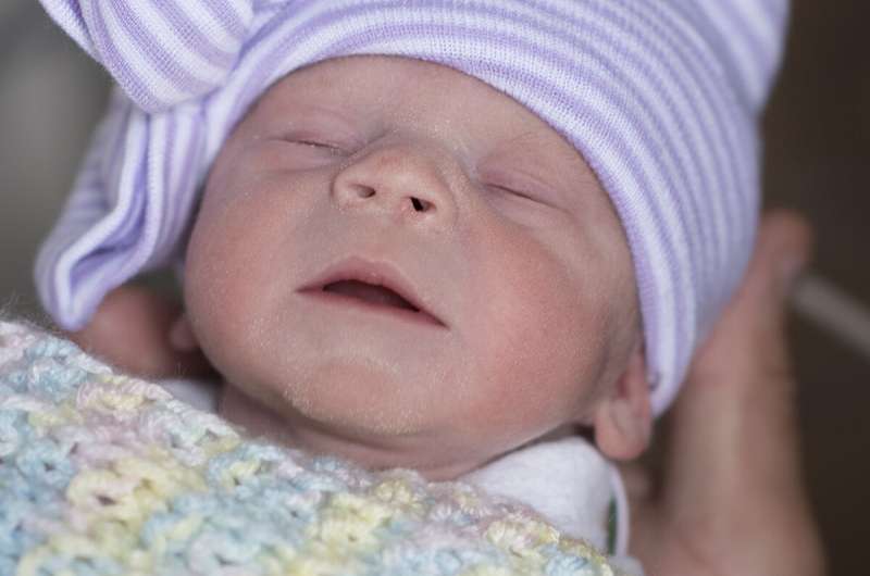 在美国，宝宝从死去的捐赠者移植的子宫中出生
