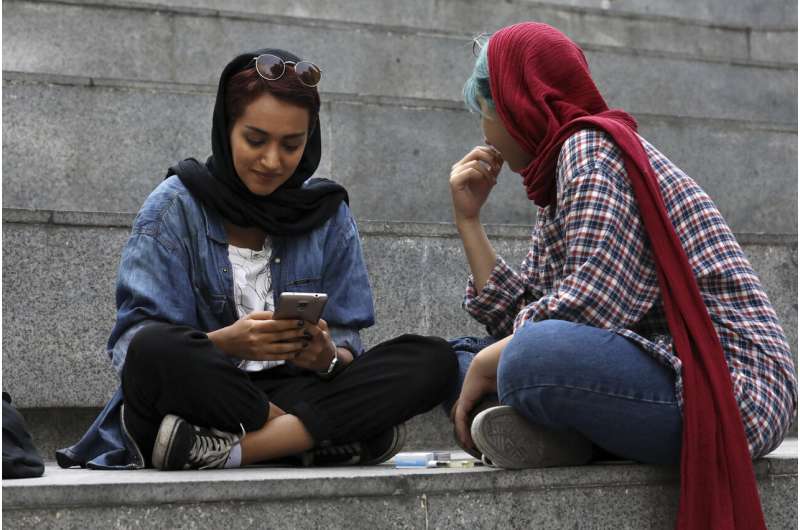 Iranians manage to surf the web despite tide of censorship