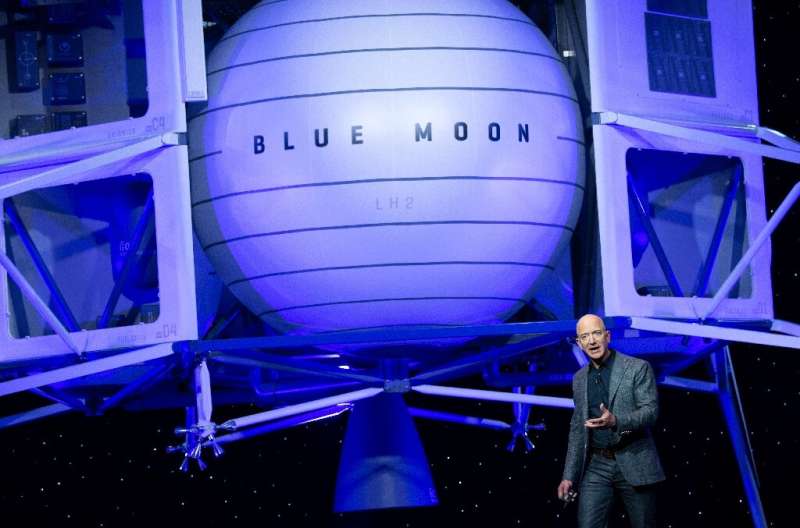 Jeff Bezos unveils Blue Moon, a lunar lander which can carry four self-driving rovers