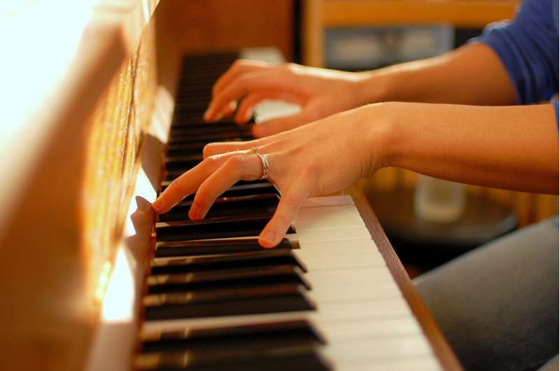 Link between music and speech rhythm in brain could provide language insight