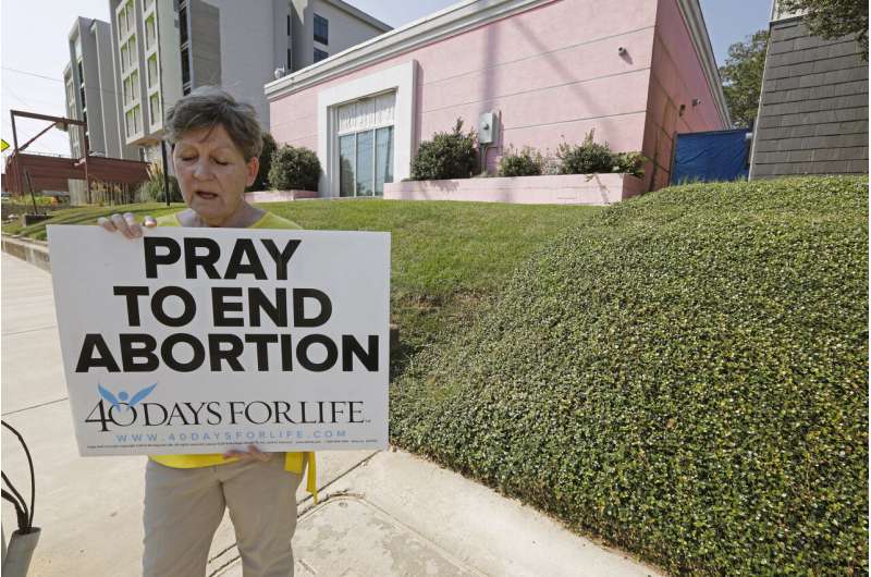 Mississippi defends 15-week abortion ban in appeals court