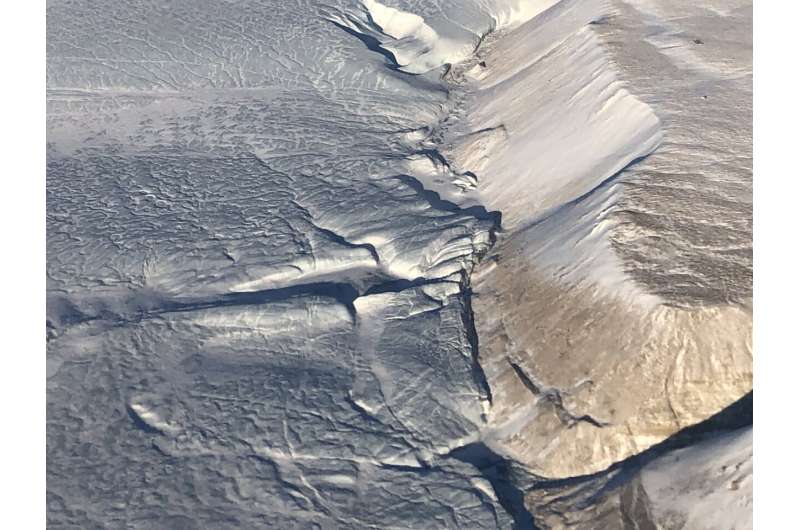 NASA begins final year of airborne polar ice mission