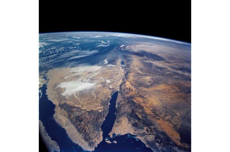 New study solves mystery of salt buildup on bottom of Dead Sea