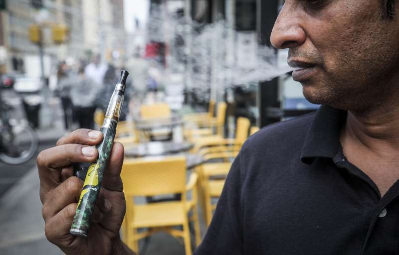 New York City lawmakers vote to ban flavored vaping products