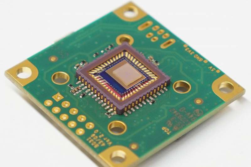 Pin-sized sensor could bring chemical ID to smartphone-sized devices