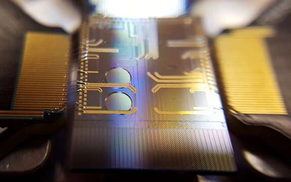 Quantum optical micro-combs