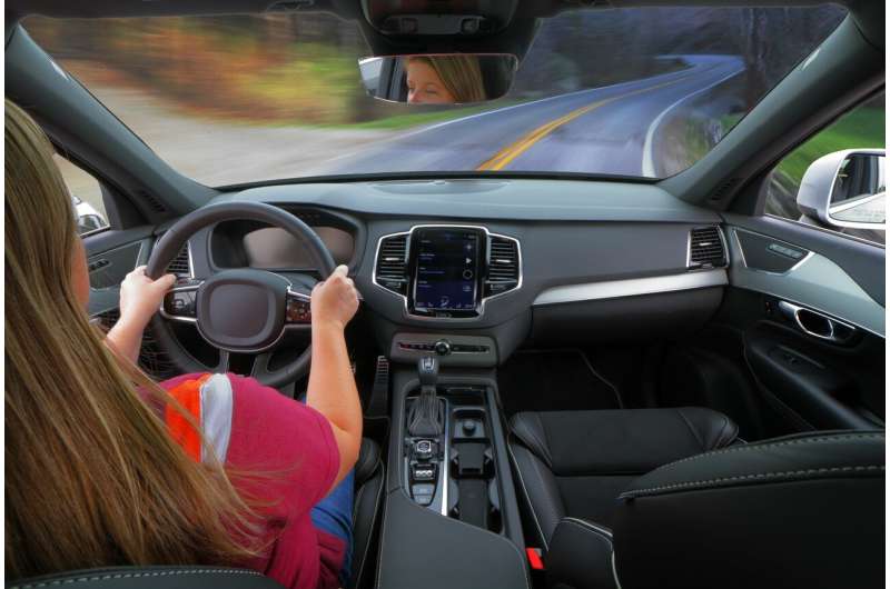 Safe to use hands-free devices in the car? Yes, according to research