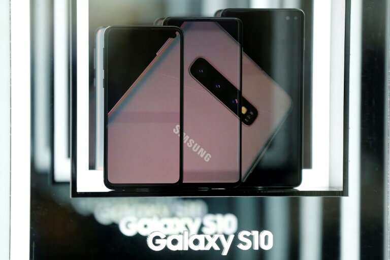 Samsung is launching its top-end S10 5G smartphone Friday, after South Korea this week won the global race to commercially launc