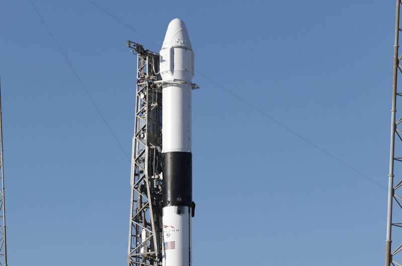 SpaceX delays space station delivery due to high wind