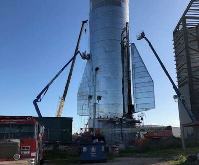 SpaceX Starship gets some fins