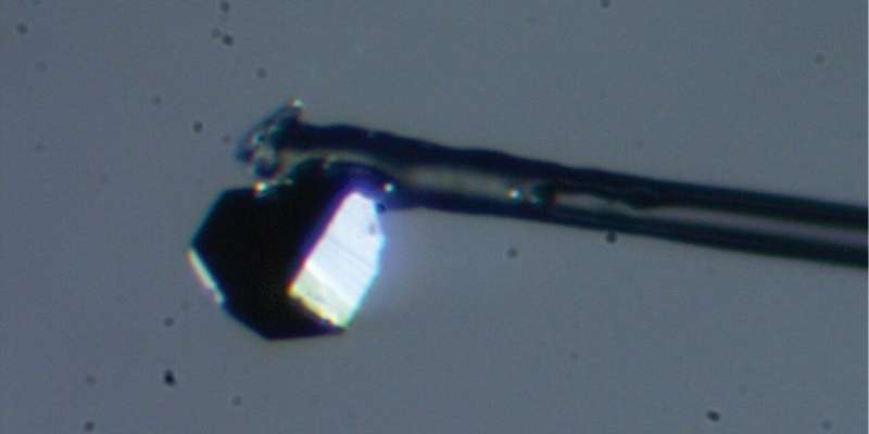 Student discovers unusual new mineral inside a diamond