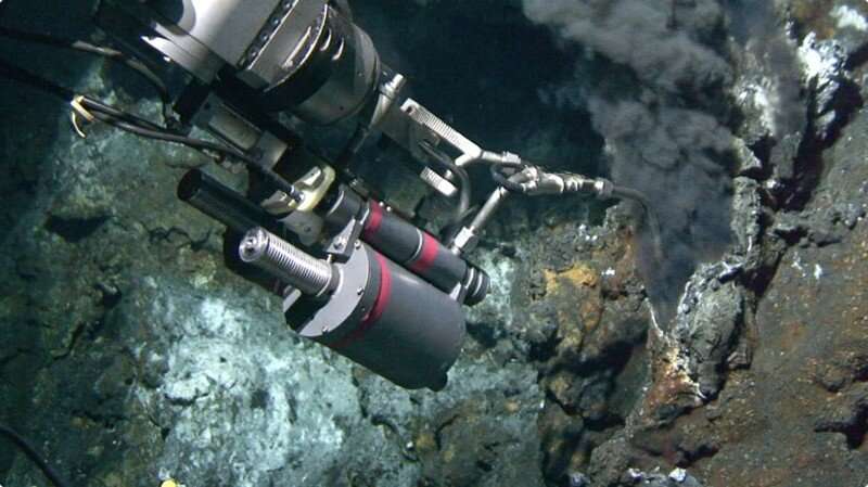 Study finds direct links between old carbon, graphite and seafloor hydrothermal vents