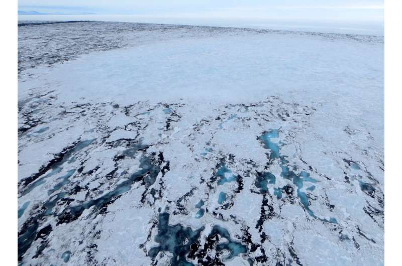 Surface lakes cause Antarctic ice shelves to 'flex'