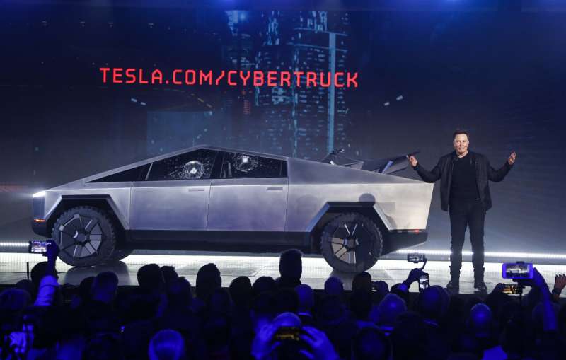 Tesla edges into pickup truck market with electric model