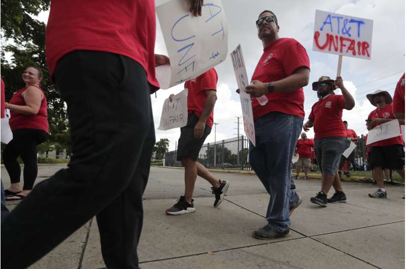 Union, AT&T say 20,000 striking workers coming back to work