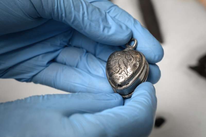 A 17th century pendant  found in a glacier in the southern canton of Valais