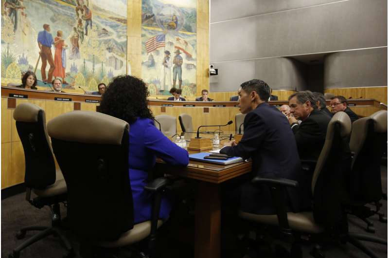 California lawmakers eye back-up power for cellphone towers