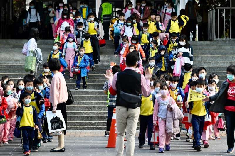 受新冠肺炎疫情影响的国家已开始关闭学校，以减缓病毒的传播，尽管台湾重新开放