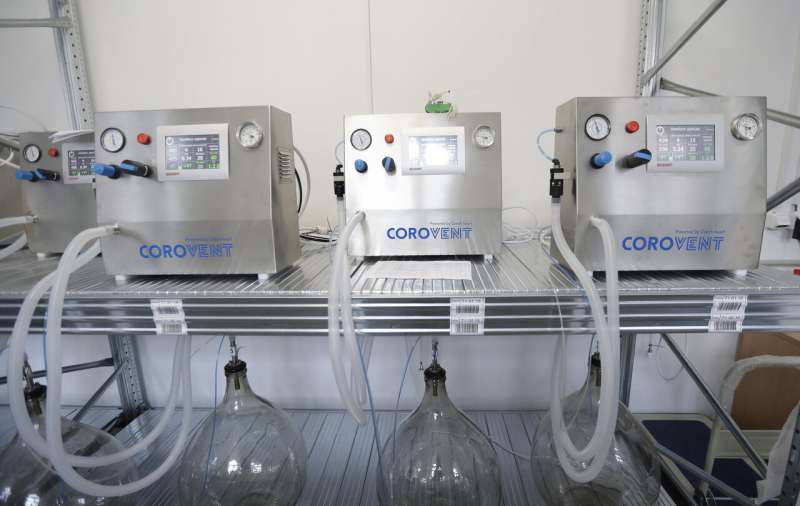 Czech volunteers develop functioning lung ventilator in days