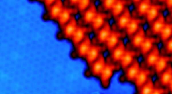 Molecules with a spin on a topological insulator: a hybrid approach to magnetic topological states of matter