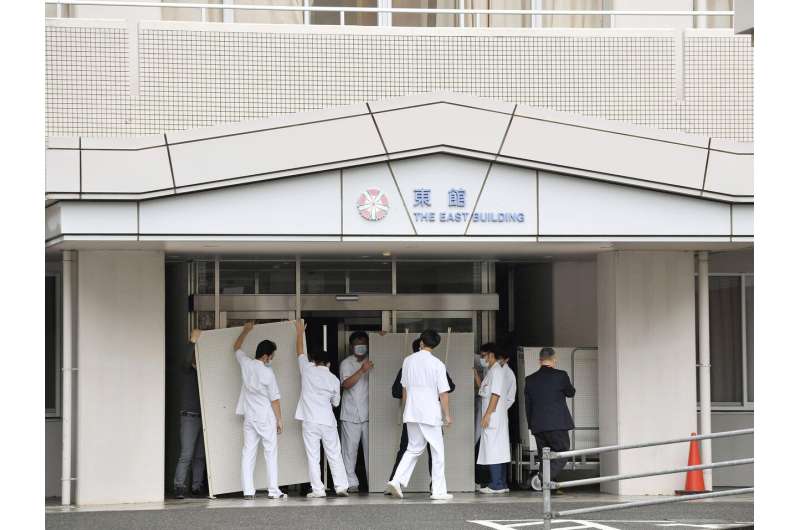 New wave of infections threatens to collapse Japan hospitals