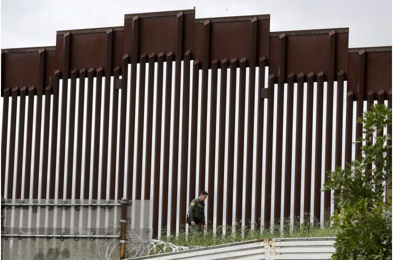 US and Mexico to curb border travel to control coronavirus