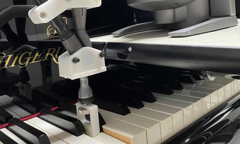 Using haptic feedback to improve enhanced force control of piano keystrokes in elite players