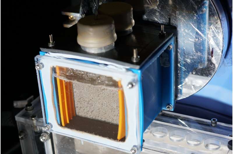 Wireless device makes clean fuel from sunlight, CO2 and water