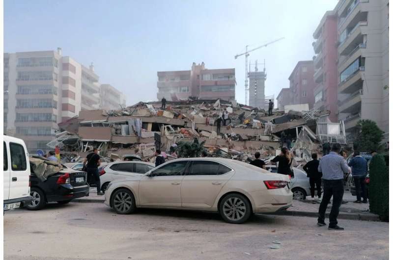 Quake strikes Turkish coast and Greek island, killing 14