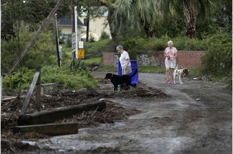 Tropic storm Isaias whips up eastern US, killing at least 6