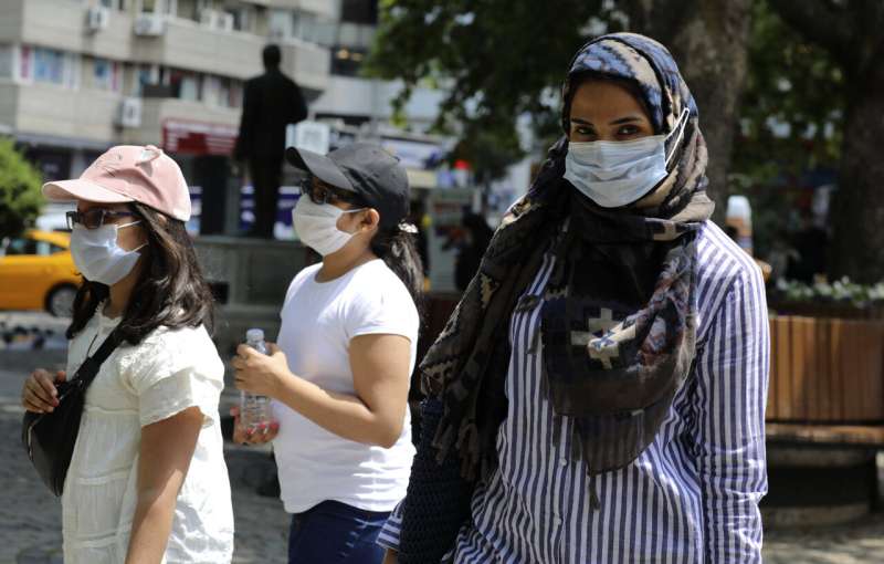 土耳其报告说，每天都有超过1000例病毒病例
