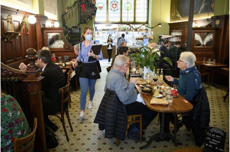 As virus cases dip, western Switzerland reopens restaurants